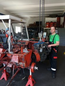 peter-brunner-werkstatt-motor-einbau-aebi